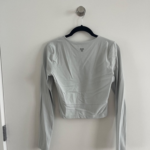 Aritzia TnAction TNABUTTER™ BOUND long sleeve top - Picture 3 of 4